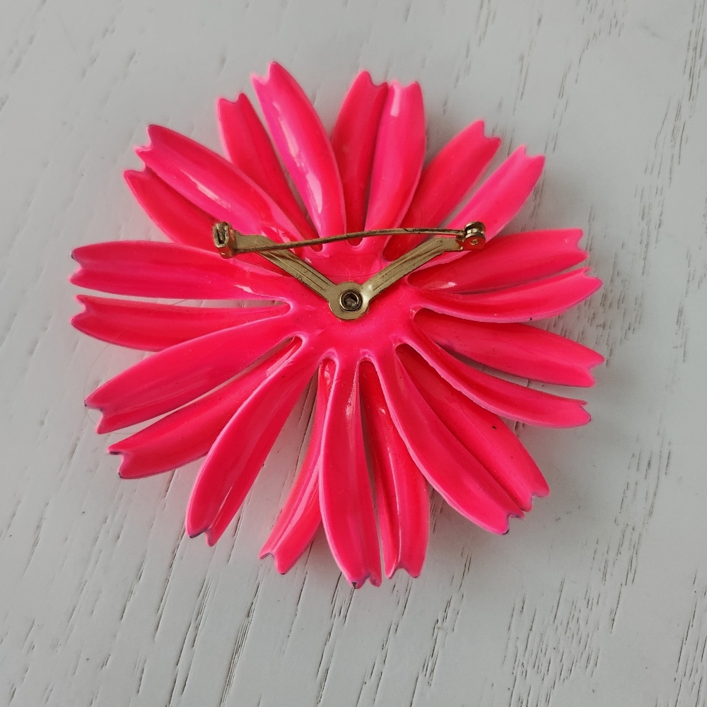 Mid Century Large Pink Flower Brooch - Picture 4 of 6